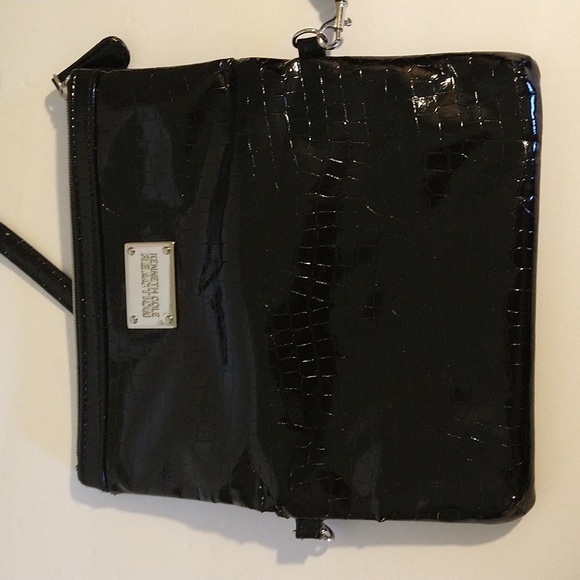 Nwot. Kenneth Cole reaction clutch/crossbody bag - Picture 4 of 7